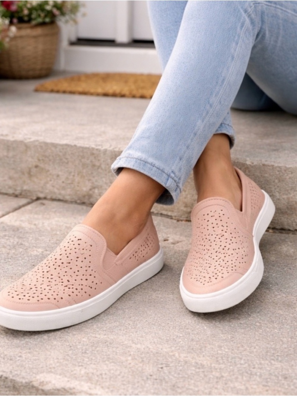 Vionic Midi Perf Blush Pink Leather Slip On Sneakers NWOB 8.5 Coastal Comfort